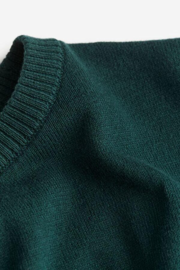 JUMPER - Image 2