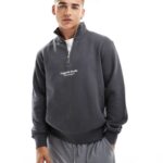 HALF ZIP SWEATSHIRT