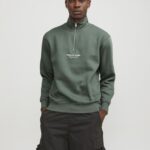 HALF ZIP SWEATSHIRT