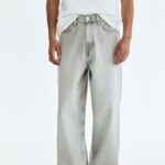 LOOSE FIT JEANS